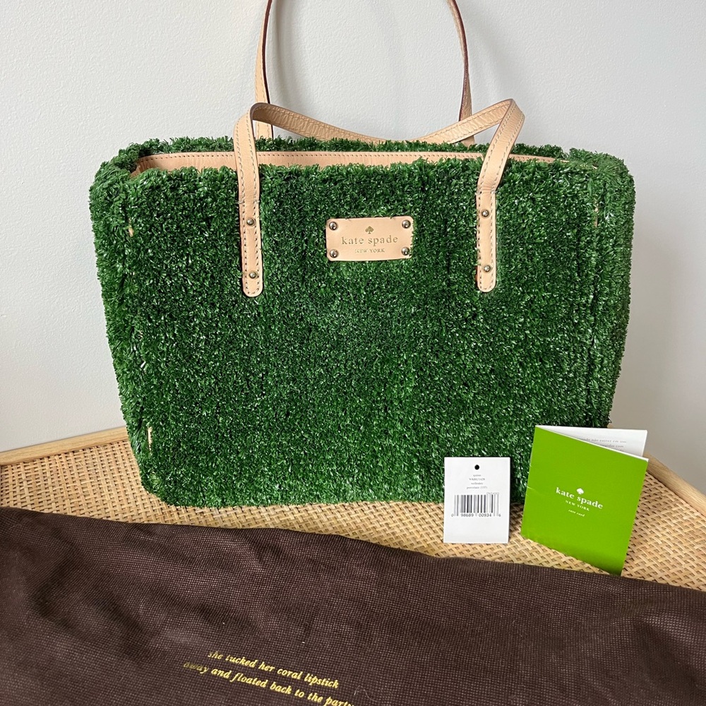 RARE and UNIQUE Kate Spade Quinn Hold Court Purse. 
Excellent condition.